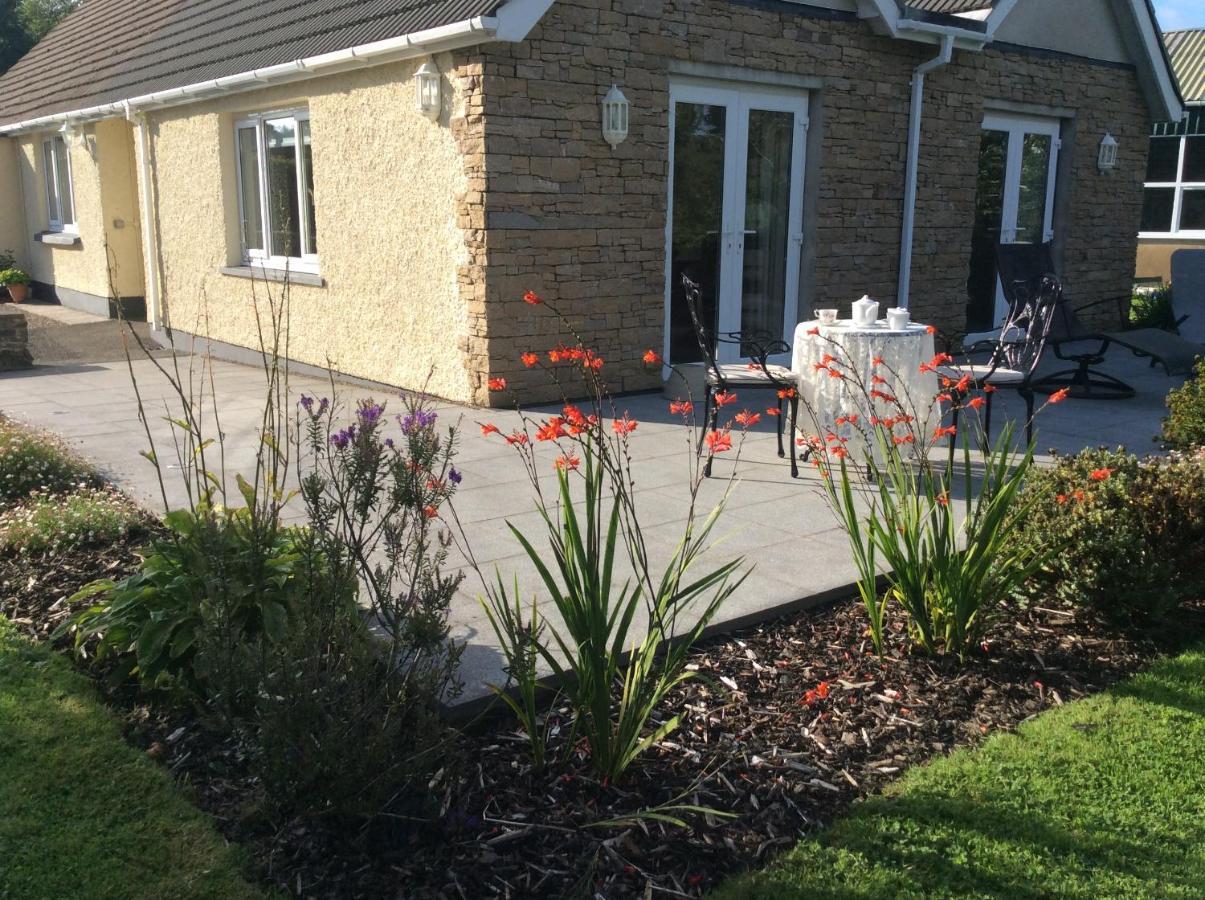Pembrokeshire Fields Hotel Haverfordwest Buitenkant foto
