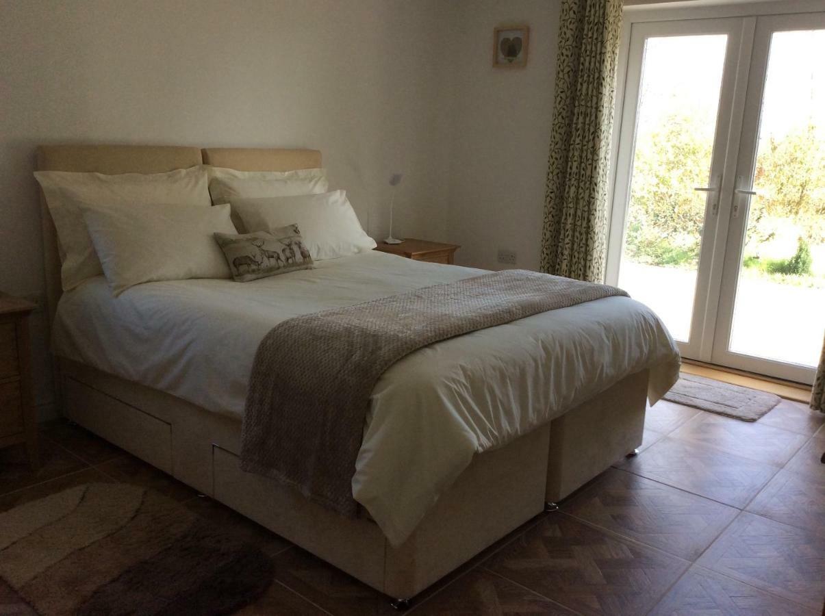 Pembrokeshire Fields Hotel Haverfordwest Buitenkant foto
