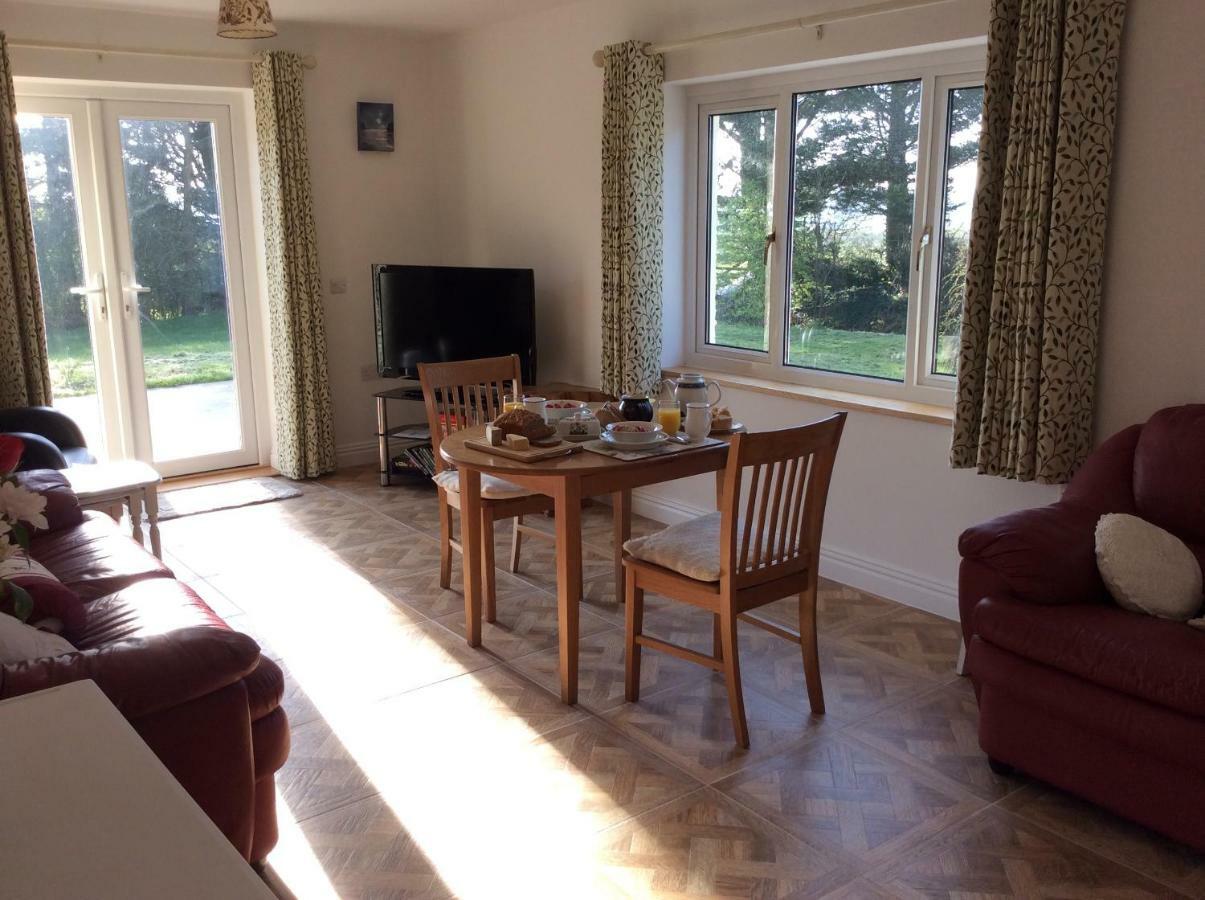 Pembrokeshire Fields Hotel Haverfordwest Buitenkant foto